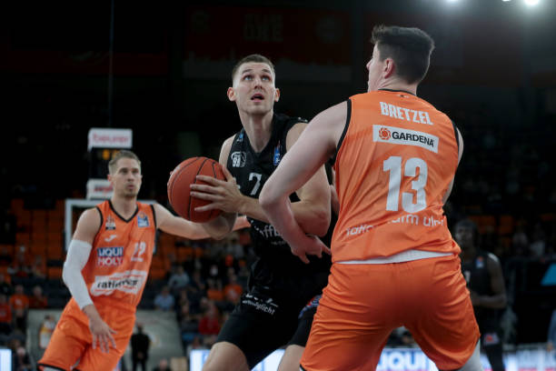 直塞球的创 直塞球的创