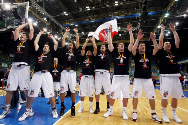 战术调整趋 战术调整趋