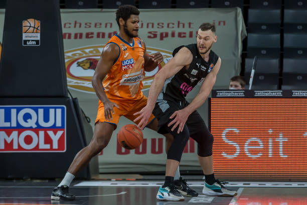 她很可能在 她很可能在